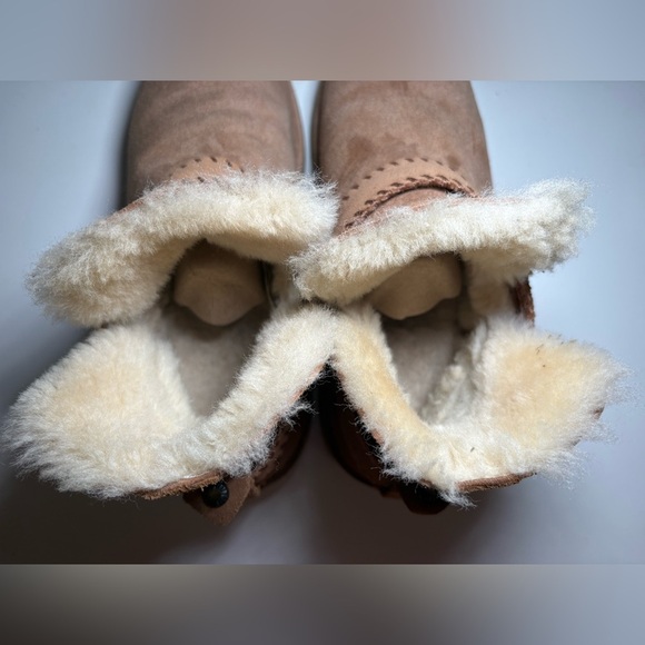 UGG Mckay Chestnut Suede Sheepskin Ankle Boots Booties Size US 8.5 Women - Picture 8 of 16